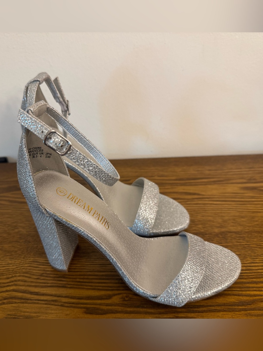 DREAM PAIRS Silver Glitter Chunky Block Heel Sandals Open Toe Size 6 - NWOT